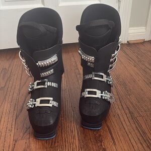 Atomic Hawx ski boots